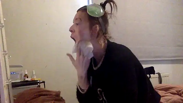 Snapshot of Bellababexox chatting on 05.13.26 Bellababexox online show from 05.13.26