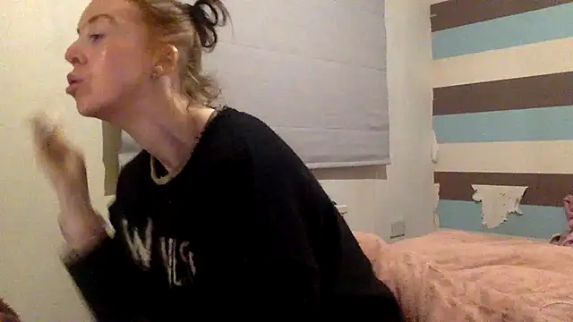 Snapshot of Bellababexox chatting on 05.27.26 Bellababexox online show from 05.27.26