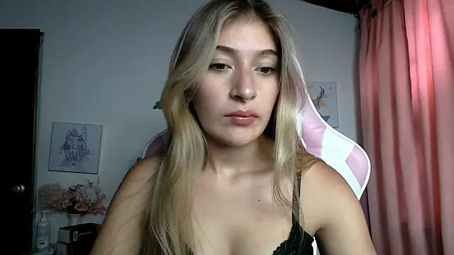 SophiaaLee online show from 05.08.26