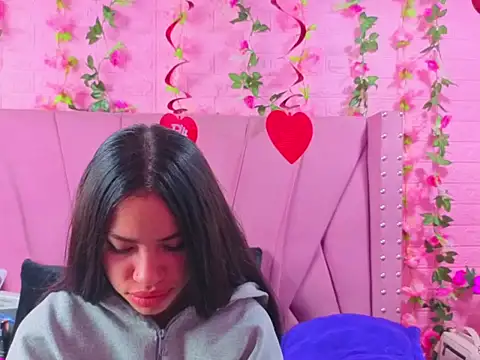 Nanis James online show from 09.21.25