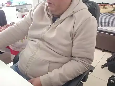 Snapshot of WanMenBez chatting on 10.20.25 WanMenBez online show from 10.20.25