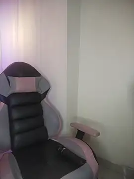 Snapshot of Dom_venena chatting on 11.23.25 Dom venena online show from 11.23.25