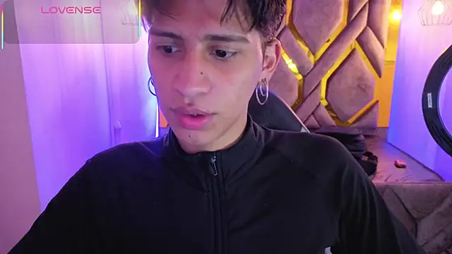 Snapshot of Dom_venena chatting on 11.29.25 Dom venena online show from 11.29.25