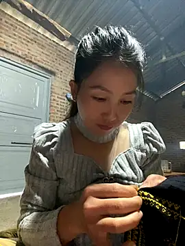 Huong-Ly online show from 11.18.25