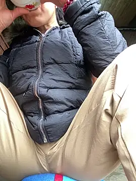 Snapshot of Huong-Ly chatting on 12.17.25 Huong-Ly online show from 12.17.25