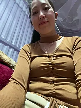 Snapshot of Huong-Ly chatting on 02.15.26 Huong-Ly online show from 02.15.26