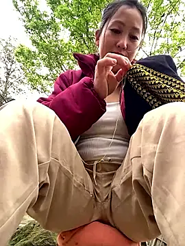 Snapshot of Huong-Ly chatting on 02.24.26 Huong-Ly online show from 02.24.26