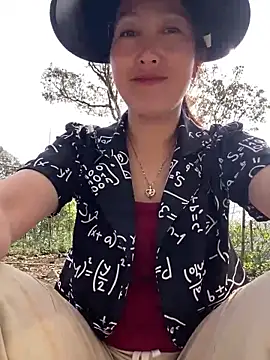 Snapshot of Huong-Ly chatting on 03.03.26 Huong-Ly online show from 03.03.26