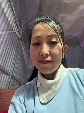 Snapshot of Huong-Ly chatting on 03.27.26 Huong-Ly online show from 03.27.26