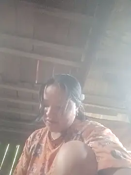 Snapshot of MuiNay chatting on 09.16.25 MuiNay online show from 09.16.25