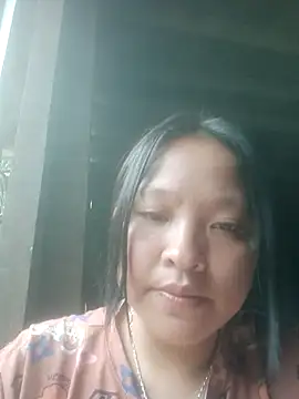 Snapshot of MuiNay chatting on 09.18.25 MuiNay online show from 09.18.25