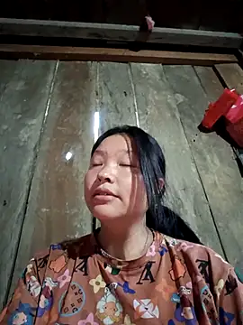 Snapshot of MuiNay chatting on 09.27.25 MuiNay online show from 09.27.25