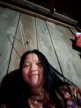 Snapshot of MuiNay chatting on 09.28.25 MuiNay online show from 09.28.25