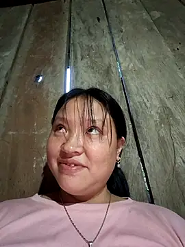 Snapshot of MuiNay chatting on 10.01.25 MuiNay online show from 10.01.25