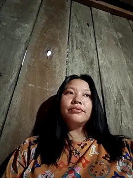 Snapshot of MuiNay chatting on 10.01.25 MuiNay online show from 10.01.25