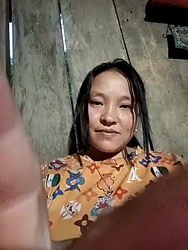 Snapshot of MuiNay chatting on 10.02.25 MuiNay online show from 10.02.25