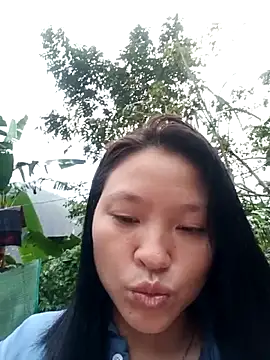 Snapshot of MuiNay chatting on 10.02.25 MuiNay online show from 10.02.25