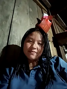 Snapshot of MuiNay chatting on 10.03.25 MuiNay online show from 10.03.25