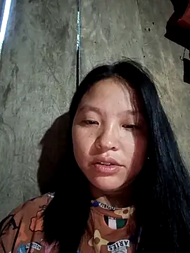 Snapshot of MuiNay chatting on 10.03.25 MuiNay online show from 10.03.25