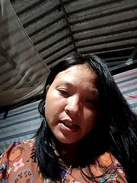 Snapshot of MuiNay chatting on 10.04.25 MuiNay online show from 10.04.25