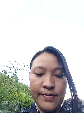 Snapshot of MuiNay chatting on 10.04.25 MuiNay online show from 10.04.25