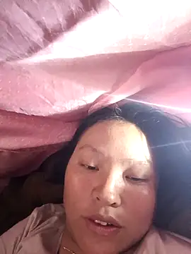 Snapshot of MuiNay chatting on 10.06.25 MuiNay online show from 10.06.25