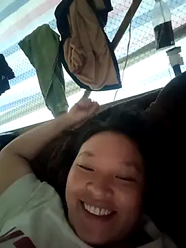 Snapshot of MuiNay chatting on 10.07.25 MuiNay online show from 10.07.25