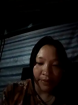 Snapshot of MuiNay chatting on 10.08.25 MuiNay online show from 10.08.25