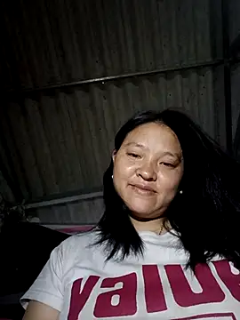 Snapshot of MuiNay chatting on 10.11.25 MuiNay online show from 10.11.25