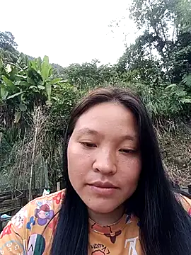 Snapshot of MuiNay chatting on 10.16.25 MuiNay online show from 10.16.25