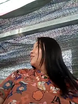 Snapshot of MuiNay chatting on 10.20.25 MuiNay online show from 10.20.25