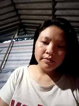 Snapshot of MuiNay chatting on 10.21.25 MuiNay online show from 10.21.25