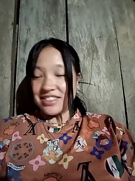 Snapshot of MuiNay chatting on 10.25.25 MuiNay online show from 10.25.25