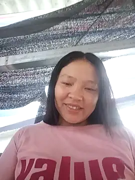 Snapshot of MuiNay chatting on 10.29.25 MuiNay online show from 10.29.25