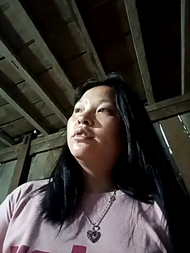 Snapshot of MuiNay chatting on 10.31.25 MuiNay online show from 10.31.25