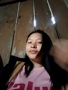 Snapshot of MuiNay chatting on 11.01.25 MuiNay online show from 11.01.25