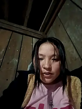 Snapshot of MuiNay chatting on 11.02.25 MuiNay online show from 11.02.25