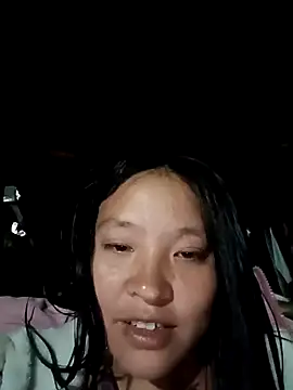 Snapshot of MuiNay chatting on 11.04.25 MuiNay online show from 11.04.25