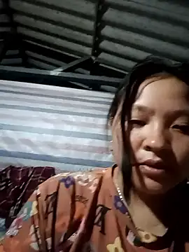 Snapshot of MuiNay chatting on 11.05.25 MuiNay online show from 11.05.25