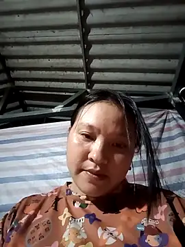 Snapshot of MuiNay chatting on 11.10.25 MuiNay online show from 11.10.25