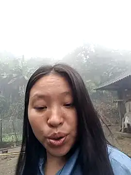 Snapshot of MuiNay chatting on 11.12.25 MuiNay online show from 11.12.25