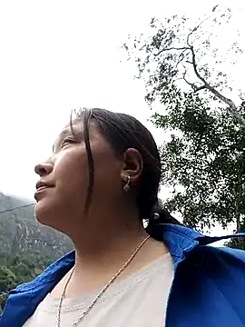 Snapshot of MuiNay chatting on 11.13.25 MuiNay online show from 11.13.25