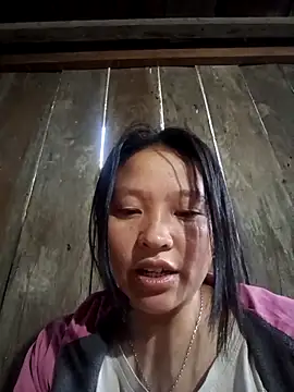 Snapshot of MuiNay chatting on 11.15.25 MuiNay online show from 11.15.25