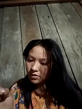 Snapshot of MuiNay chatting on 11.17.25 MuiNay online show from 11.17.25