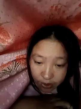 Snapshot of MuiNay chatting on 11.19.25 MuiNay online show from 11.19.25