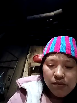 Snapshot of MuiNay chatting on 11.20.25 MuiNay online show from 11.20.25