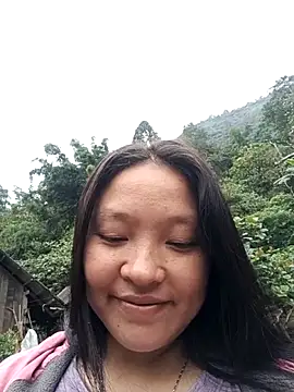 Snapshot of MuiNay chatting on 11.21.25 MuiNay online show from 11.21.25