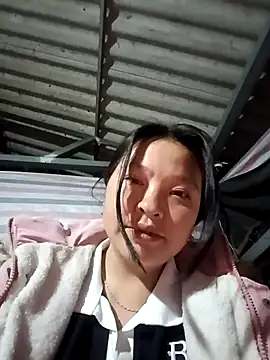 Snapshot of MuiNay chatting on 11.23.25 MuiNay online show from 11.23.25