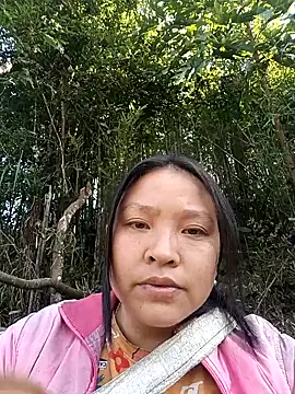 Snapshot of MuiNay chatting on 11.25.25 MuiNay online show from 11.25.25