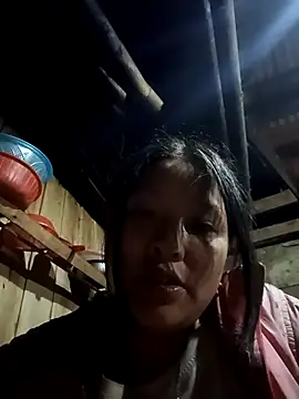 Snapshot of MuiNay chatting on 11.26.25 MuiNay online show from 11.26.25